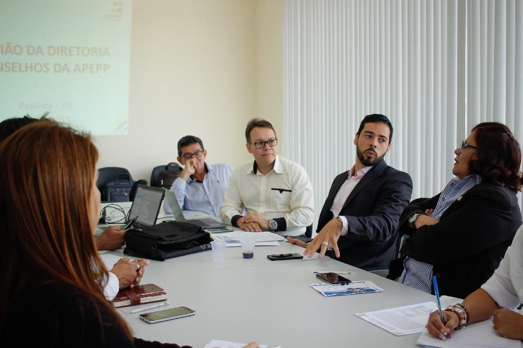 Gestores do Paulista discutem questões previdenciárias com membros da APEPP